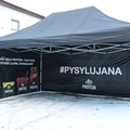 Musta 4x6m pop up teltta, painatus on kolmella seinällä sisä- ja ulkopuolella