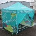 Digipainatettu pop up teltta, ulkonäkö asiakkaan suunitelman mukaisesti